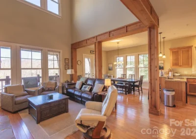 110 E Saddle Notch Ln – B4