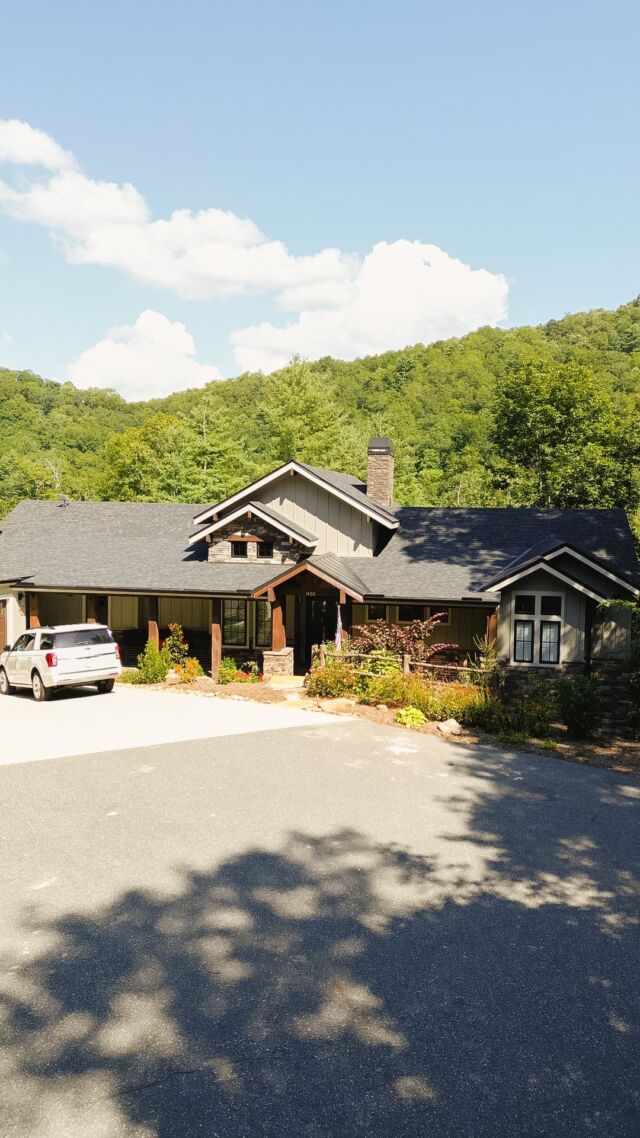 Check out this stunning lakefront home for sale at Bear Lake Reserve! This 5 bed/5 bath custom home has mountain lake views that will leave you speechless. Tag someone who needs to see this! 🏠⛰️

#mountainliving #mountainhome #bearlakereserve #homeforsale #mountainrealestate #lakehouse
BLR Realty, LLC