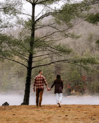 For the couples who find romance in fresh air and peaceful views. Happy Valentine's Day from Bear Lake Reserve. 

Plan your romantic escape at the link in bio.

#MountainGetaway #RomanticMoments
BLR Realty, LLC