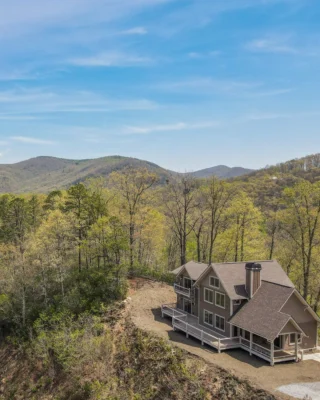 Introducing 346 Birdymay Dr, a stunning mountain retreat defined by sweeping long-range views. Set on over 2.6 private acres in Bear Lake Reserve, this fully furnished escape features soaring vaulted ceilings, a stunning stone fireplace, and a serene main-level suite designed for ultimate comfort. With access to hiking trails, boating, pools, restaurants, and more, the ultimate mountain lifestyle is waiting for you. 

Explore more at the link in bio and connect with an agent today!

#BearLakeReserve #MountainHome #MountainRealEstate
BLR Realty, LLC