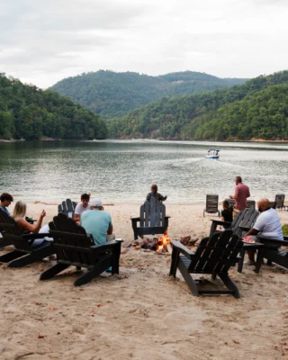 This time of year is made for campfires by the lake as the day settles in. 

Book your vacation at the link in bio.

#MountainResort #MountainLake
BLR Realty, LLC
