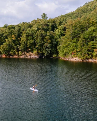 Leave the shore behind for a while. Paddle out and enjoy the calm.

Reserve your stay at the link in bio. 

#MountainResort #MountainLake
BLR Realty, LLC