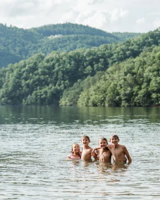 Friends make every lake day a little brighter. Here's to laughter, adventure, and memories made together. Happy International Day of Friendship from Bear Lake Reserve!

Plan your vacation at the link in bio.

#MountainResort #MountainLake 
BLR Realty, LLC