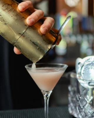 Take a break and order something refreshing. Enjoy a cocktail and a little downtime at the Lake Club.

#CraftCocktail #MountainResort